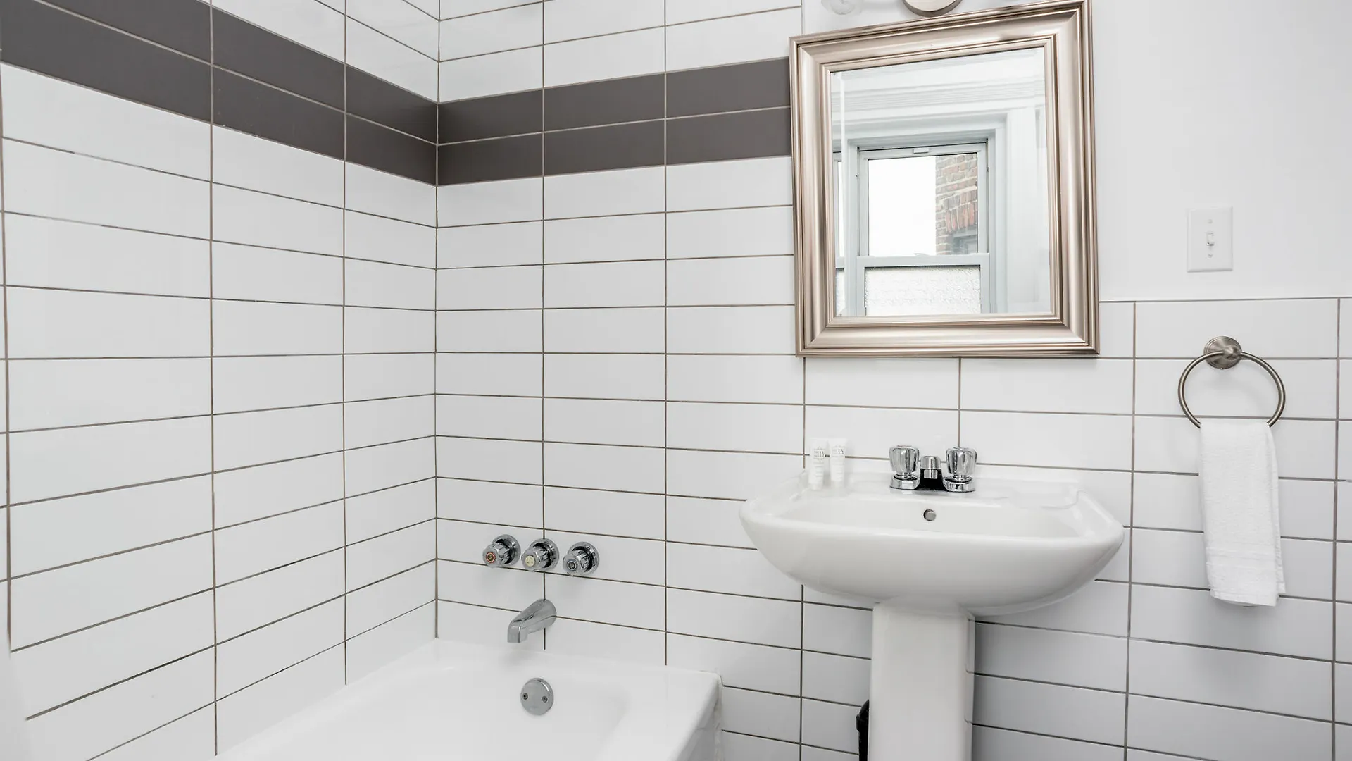 Lovely 4Br In Milton Park By Sonder Montreal 0*,